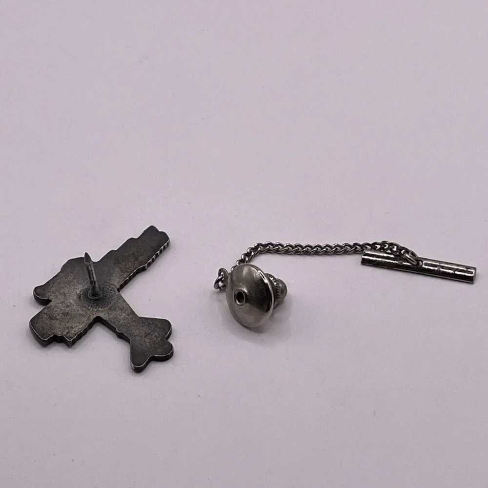 IRON CROSS WORLD WAR 1 FOKKER‎ TRI-PLANE RED PIN PINBACK SILVER TONE METAL VTG